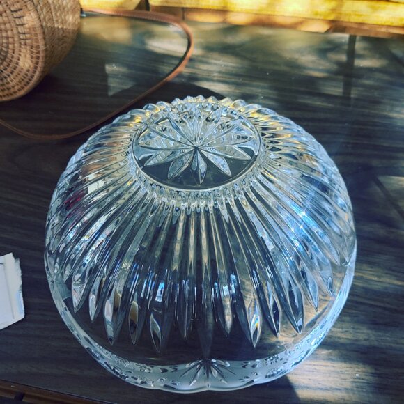 Centerpiece Crystal Bowl 9.5" wide, 5.5" tall, made in Germany by Oneida, 1992 - Picture 5 of 8